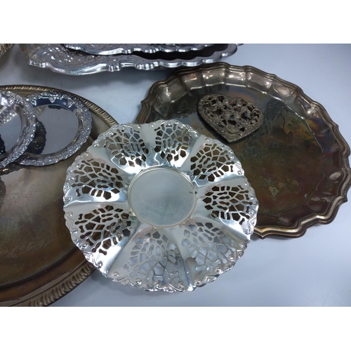 140 - Box of plate and metal ware