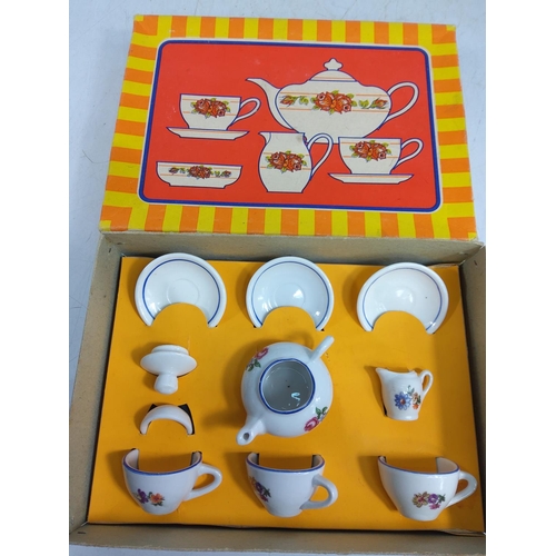 82 - 3 vintage boxed child's tea sets