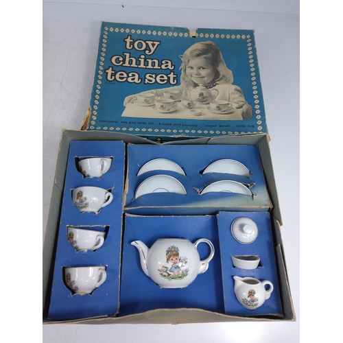 82 - 3 vintage boxed child's tea sets