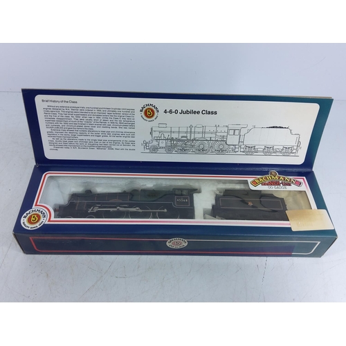 184 - Boxed Bachmann engine and 2 engines and tenders