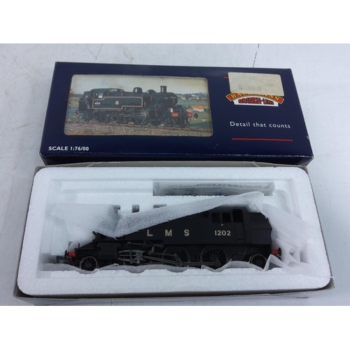 184 - Boxed Bachmann engine and 2 engines and tenders