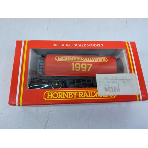 196 - 6 Hornby rolling stock