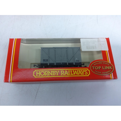 196 - 6 Hornby rolling stock