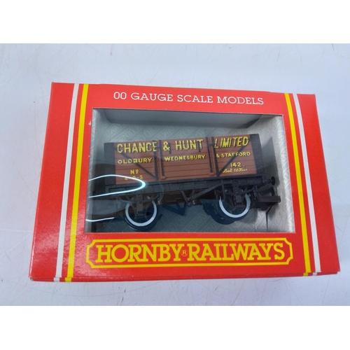 197 - 6 Hornby rolling stock