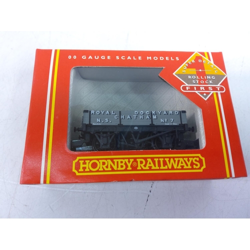 198 - 6 Hornby rolling stock