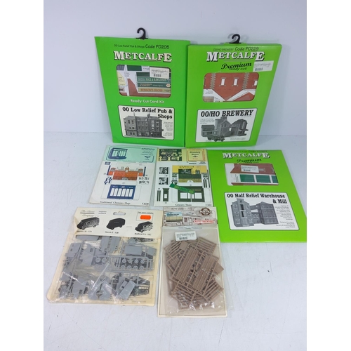 216 - Model railway accessories