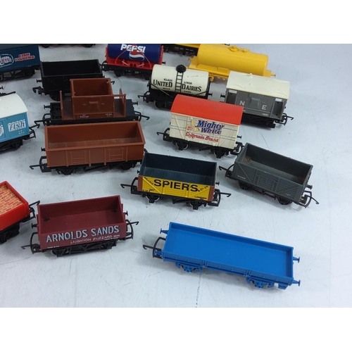 226 - Box of engines and box of rolling stock