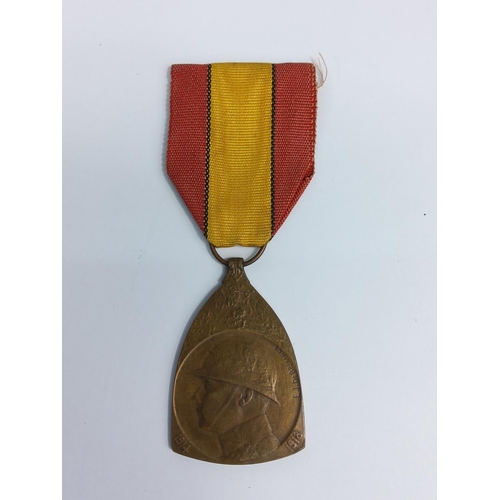 339 - French and Belgium war medals