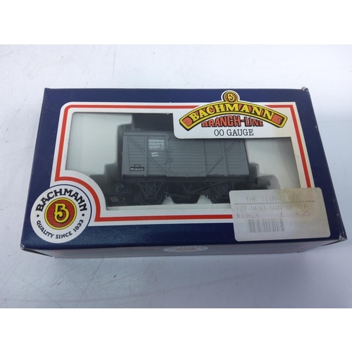 178 - 6 Bachmann rolling stock