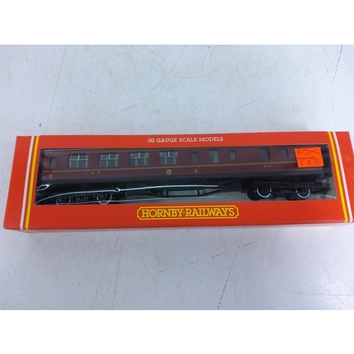 203 - 4 Hornby carriages