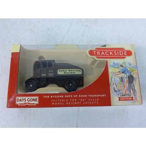 207 - Trackside model vehicles