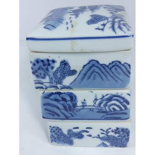 361 - 3 pieces of blue and white porcelain