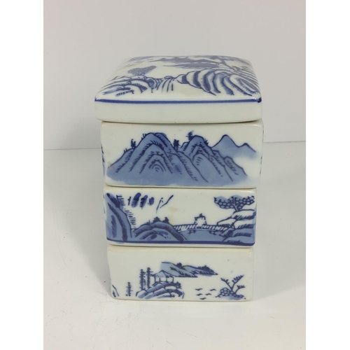 361 - 3 pieces of blue and white porcelain