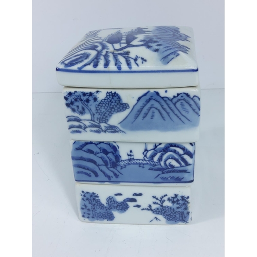 361 - 3 pieces of blue and white porcelain