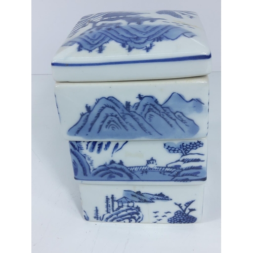 361 - 3 pieces of blue and white porcelain