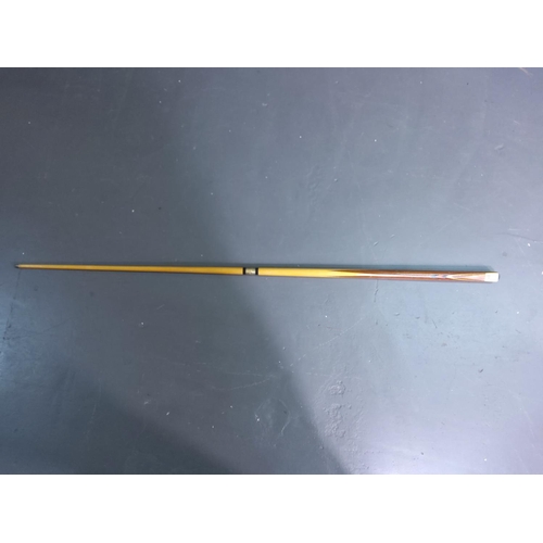 282C - Cased snooker cue