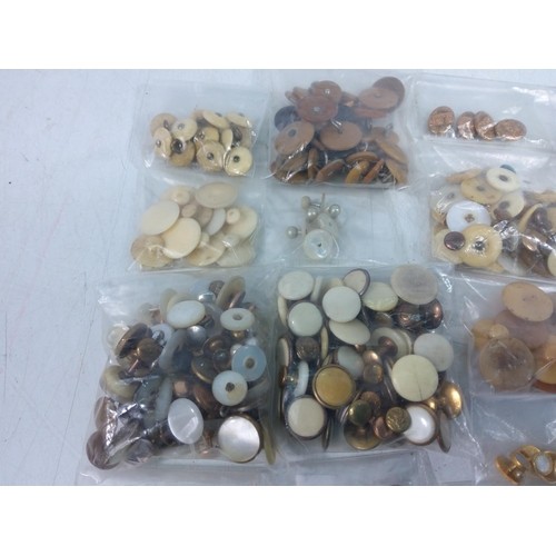 315 - Large qty of various cufflinks, collar studs etc