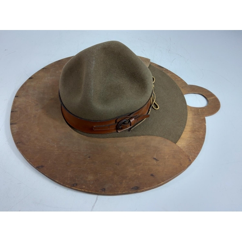 165 - Mounted scouts hat, scouting items, collectables and ephemra