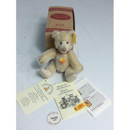 40 - Steiff Winnie the Pooh and 2 miniature teddies