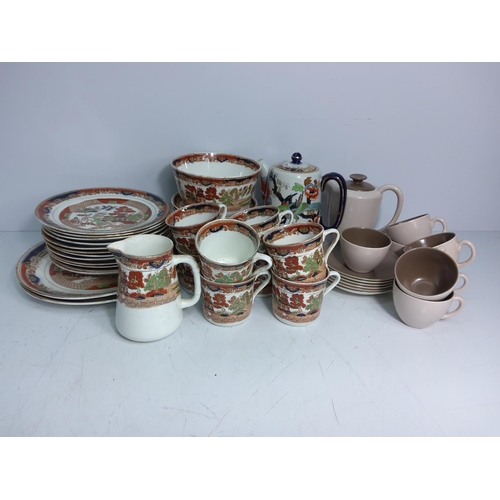 27 - Box of various tea ware including Poole