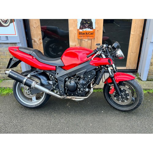 1 - 2006 Red Triumph  Speed 4 Motorbike this bike is being sold as a project bike, it has had a new batt... 