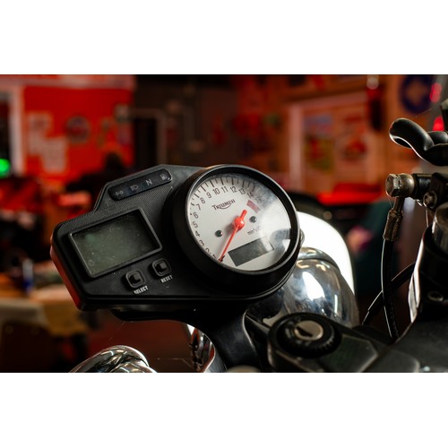 1 - 2006 Red Triumph  Speed 4 Motorbike this bike is being sold as a project bike, it has had a new batt... 