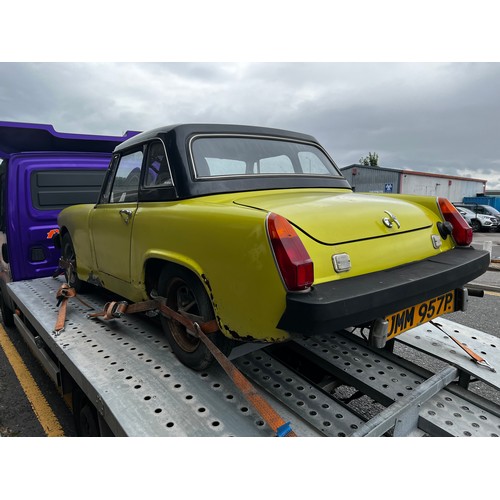 65A - 1975 MG Midget convertible project car in yellow. (No Reserve). Registration JMM957P.
This car runs ... 