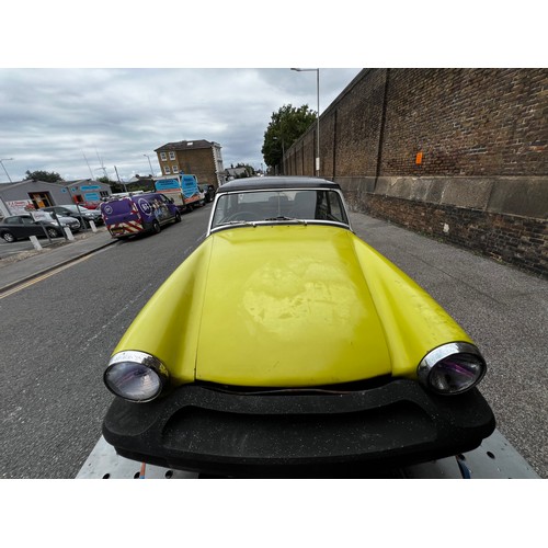 65A - 1975 MG Midget convertible project car in yellow. (No Reserve). Registration JMM957P.
This car runs ... 