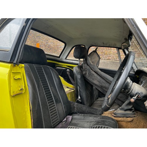 65A - 1975 MG Midget convertible project car in yellow. (No Reserve). Registration JMM957P.
This car runs ... 