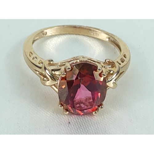 195 - 9ct gold rubileen ring, size O