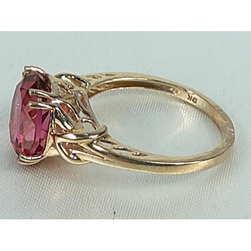 195 - 9ct gold rubileen ring, size O