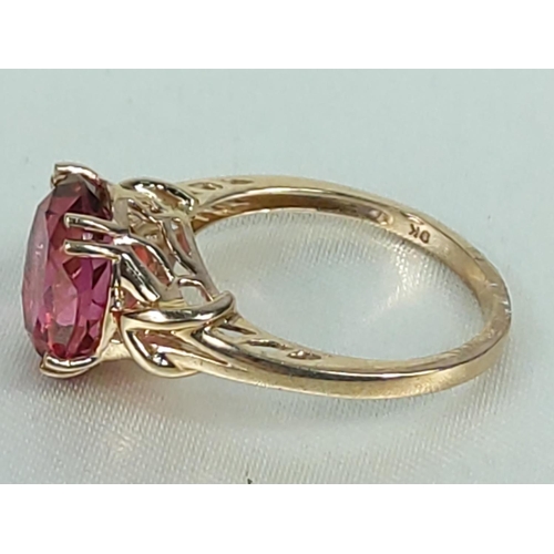 195 - 9ct gold rubileen ring, size O