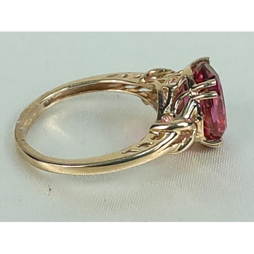 195 - 9ct gold rubileen ring, size O