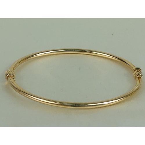 211 - 18ct gold bangle, 5.6g