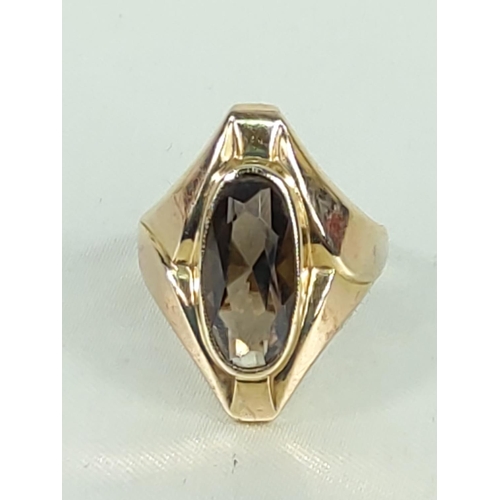 212 - 9ct gold ring set with smokey quartz, size O, 3.4g gross