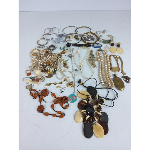 244 - Bag of various jewellery including silver