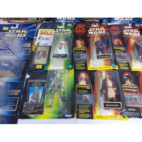 40 - Box of Star Wars toys and collectables