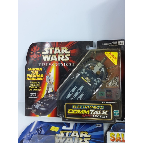 40 - Box of Star Wars toys and collectables