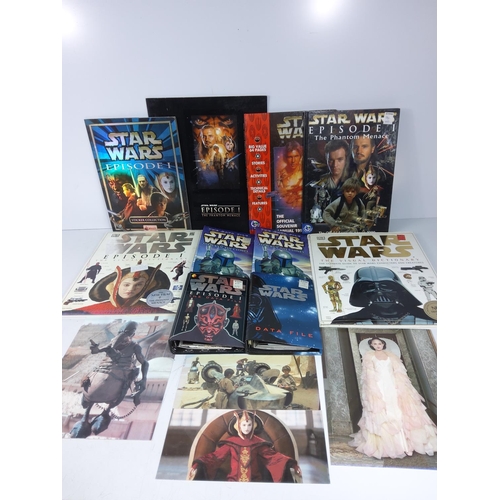 40 - Box of Star Wars toys and collectables