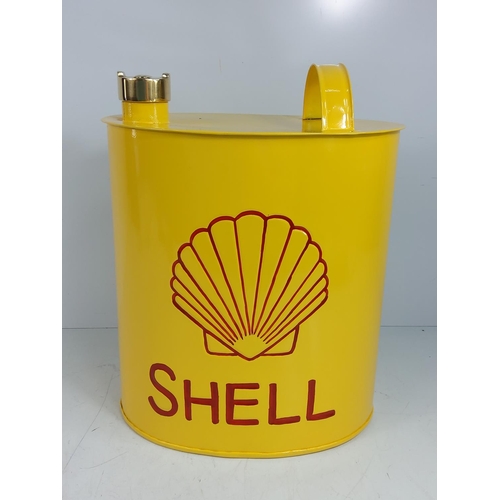 131 - Shell oil can