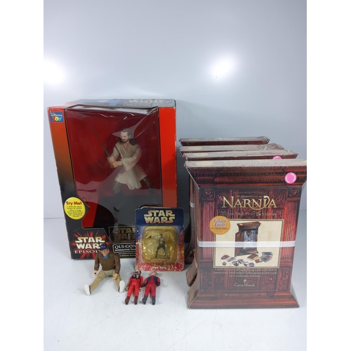 180 - Star Wars, Narnia and other collectables