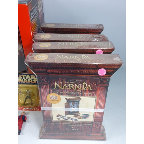 180 - Star Wars, Narnia and other collectables