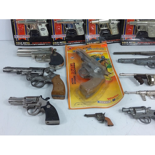 42 - Various toy guns and spud guns