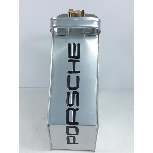 76 - Porsche oil can