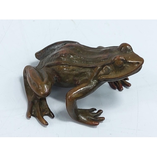 232 - Cast bronze oriental frog