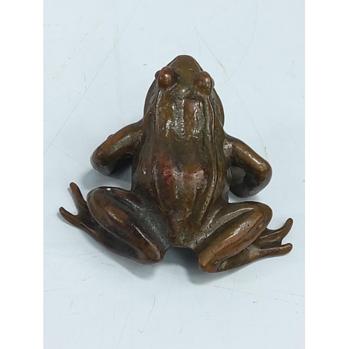 232 - Cast bronze oriental frog