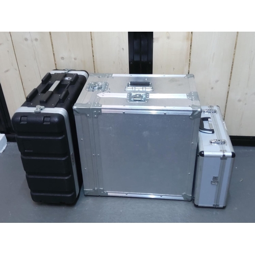 32 - 3 music travel cases