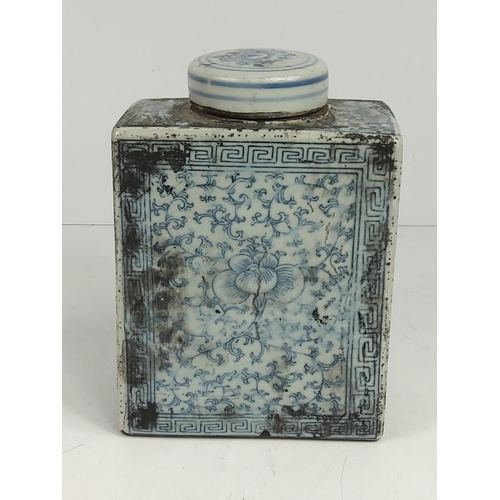 192 - Blue and white porcelain tea caddy, 16 x 12 x 7cms