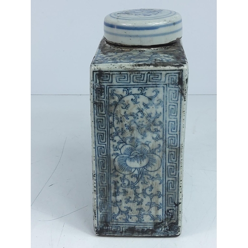 192 - Blue and white porcelain tea caddy, 16 x 12 x 7cms