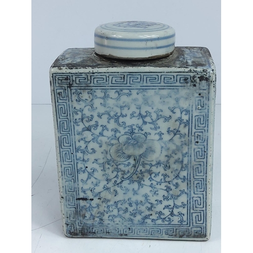 192 - Blue and white porcelain tea caddy, 16 x 12 x 7cms